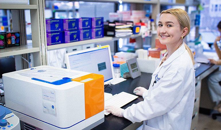 Laboratory scientist using an automatic western blot machine.